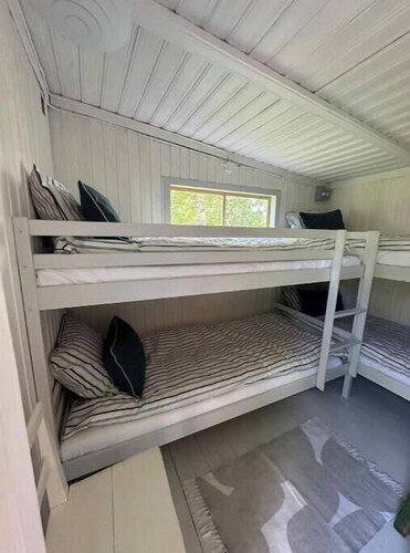 Cozy summer cottage near the family-friendly Bärstabadet.