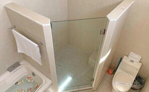 Casa, patio, vista a la alberca | Baño