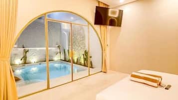 Deluxe Double Room, Pool View | Spa