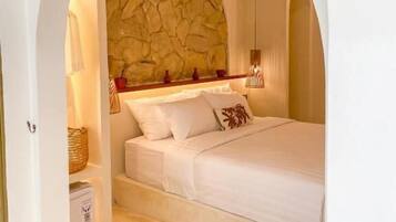 Deluxe Double Room, Pool View | Desk, free WiFi
