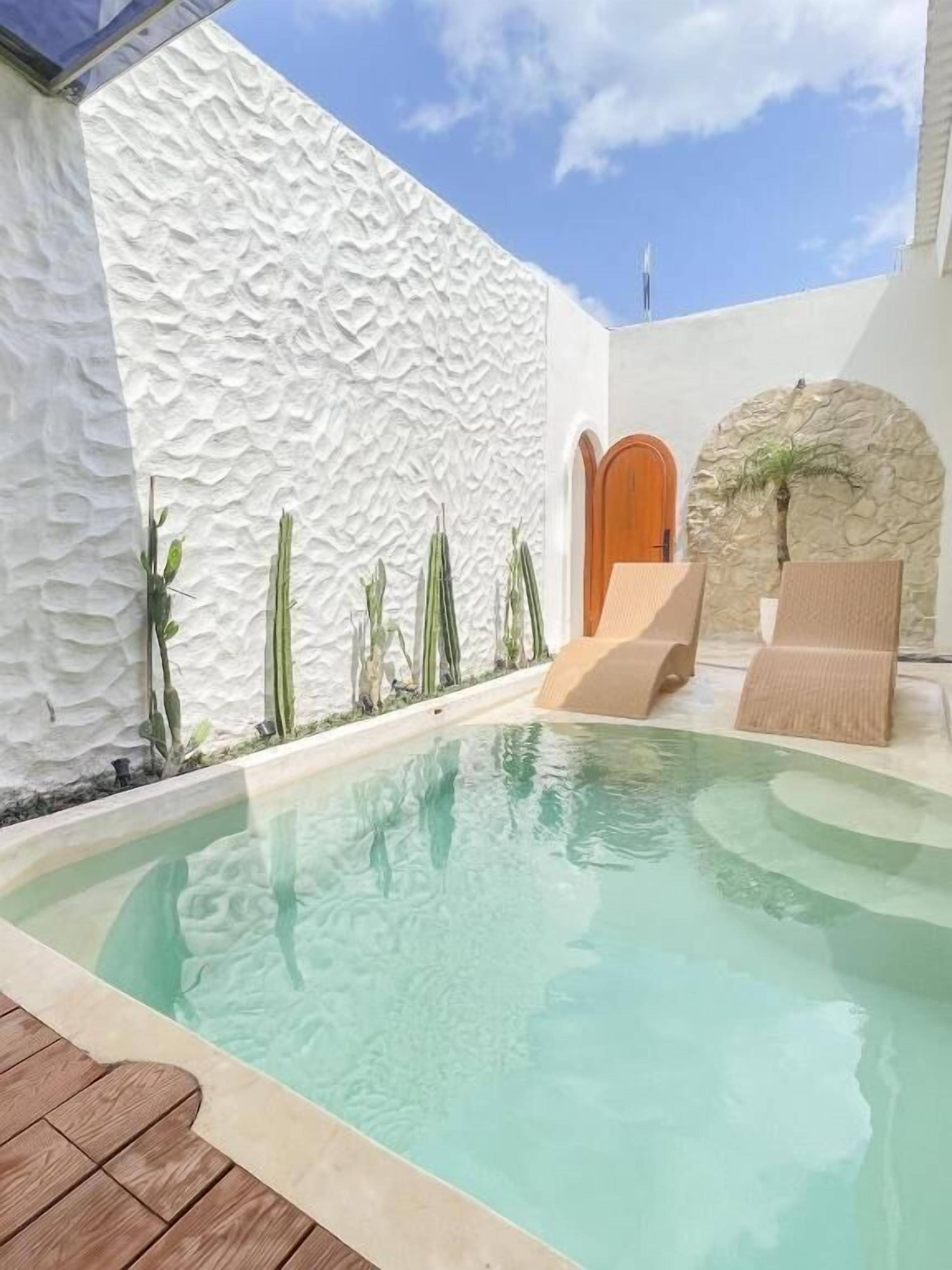 Family Room, Pool View | Pool