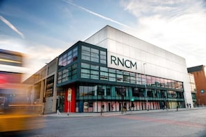 Exterior - 1 min walk from MRI
5 mins walk from the Uni
2 mins walk from Rusholme
Car park (Manchester)