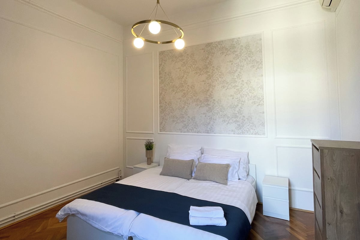 Kahden hengen superior-huone, näköala pihalle | Silitysrauta/-lauta, ilmainen Wi-Fi