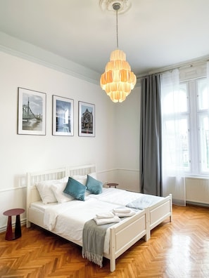Deluxe-huone, 3 yhden hengen sänkyä | Silitysrauta/-lauta, ilmainen Wi-Fi