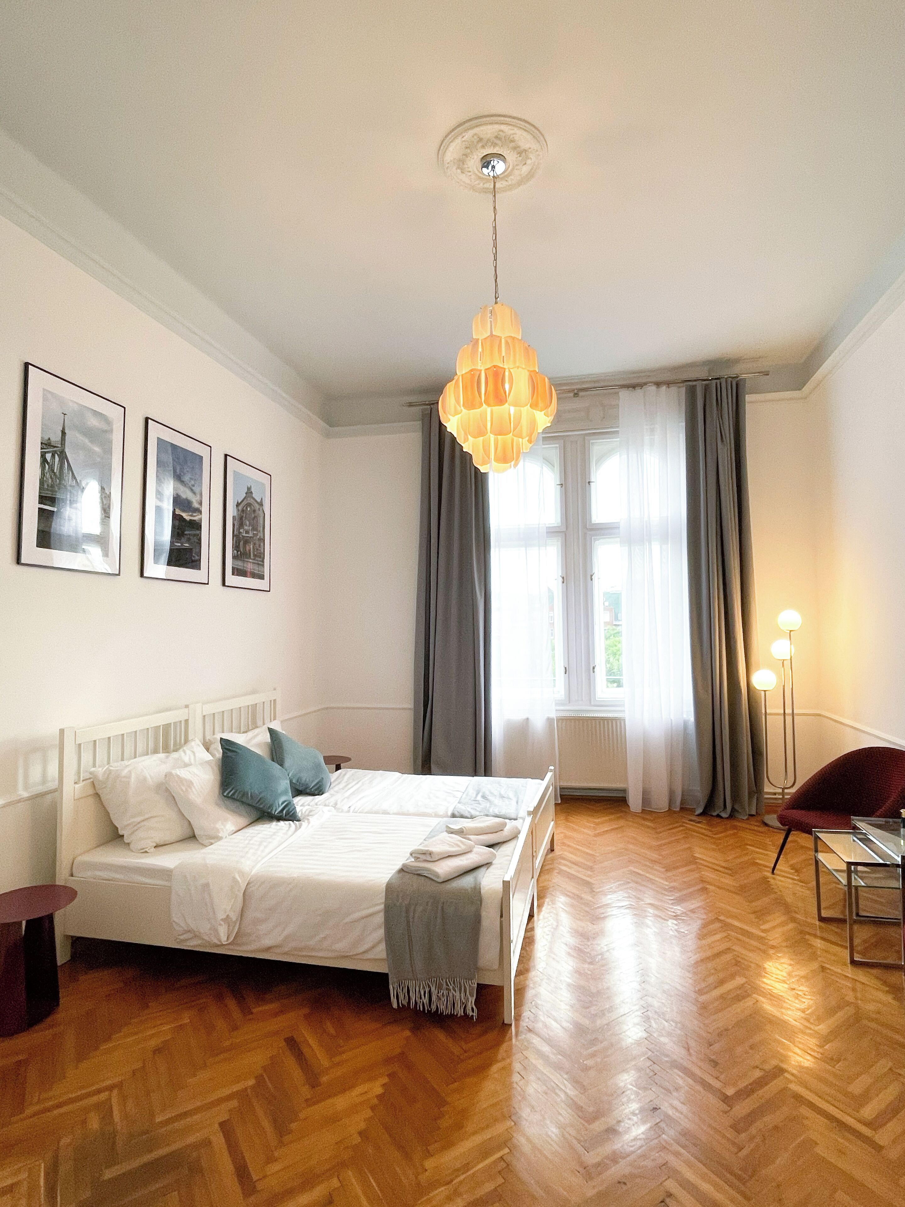 Deluxe-huone, 3 yhden hengen sänkyä | Silitysrauta/-lauta, ilmainen Wi-Fi