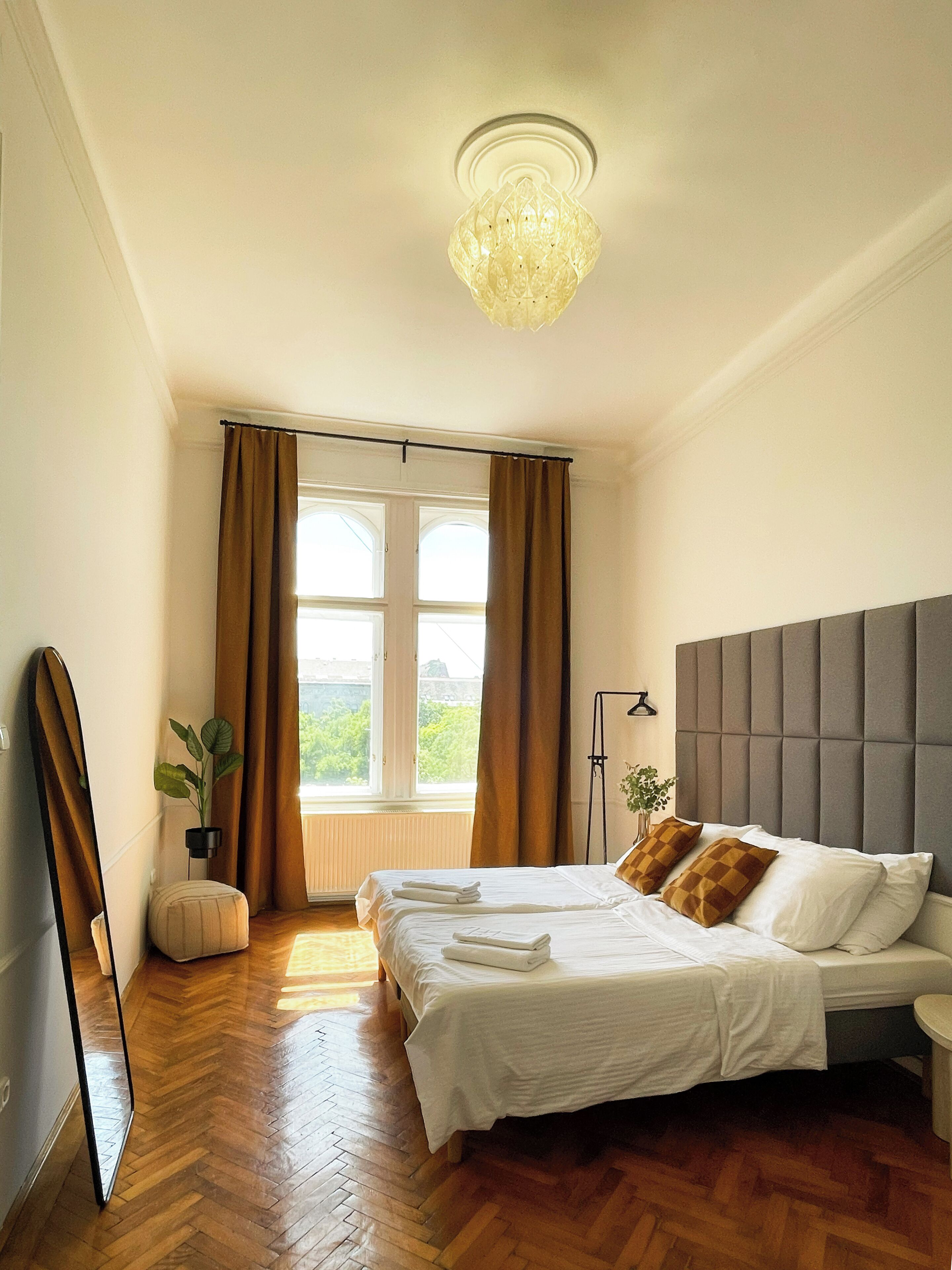 Habitación Deluxe, vistas a la ciudad | Tabla de planchar con plancha y wifi gratis
