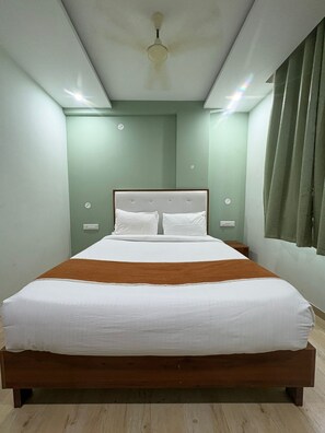 Deluxe Room - Hotel Raasaa Grand Rooms (Bengaluru)