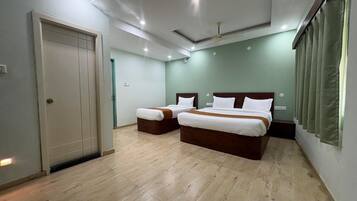 Deluxe Triple Room, Balcony, City View | Free WiFi