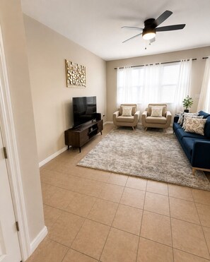 House, 4 Bedrooms, Kitchenette | Living room - Travelers House Orlando (Kissimmee)