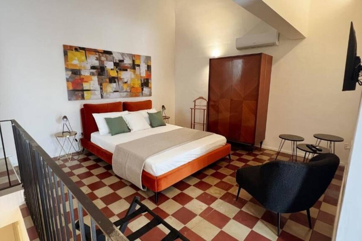 Quarto casal, terraço (1A) | Cofres nos quartos, ferros/tábuas de passar roupa, Wi-Fi de cortesia