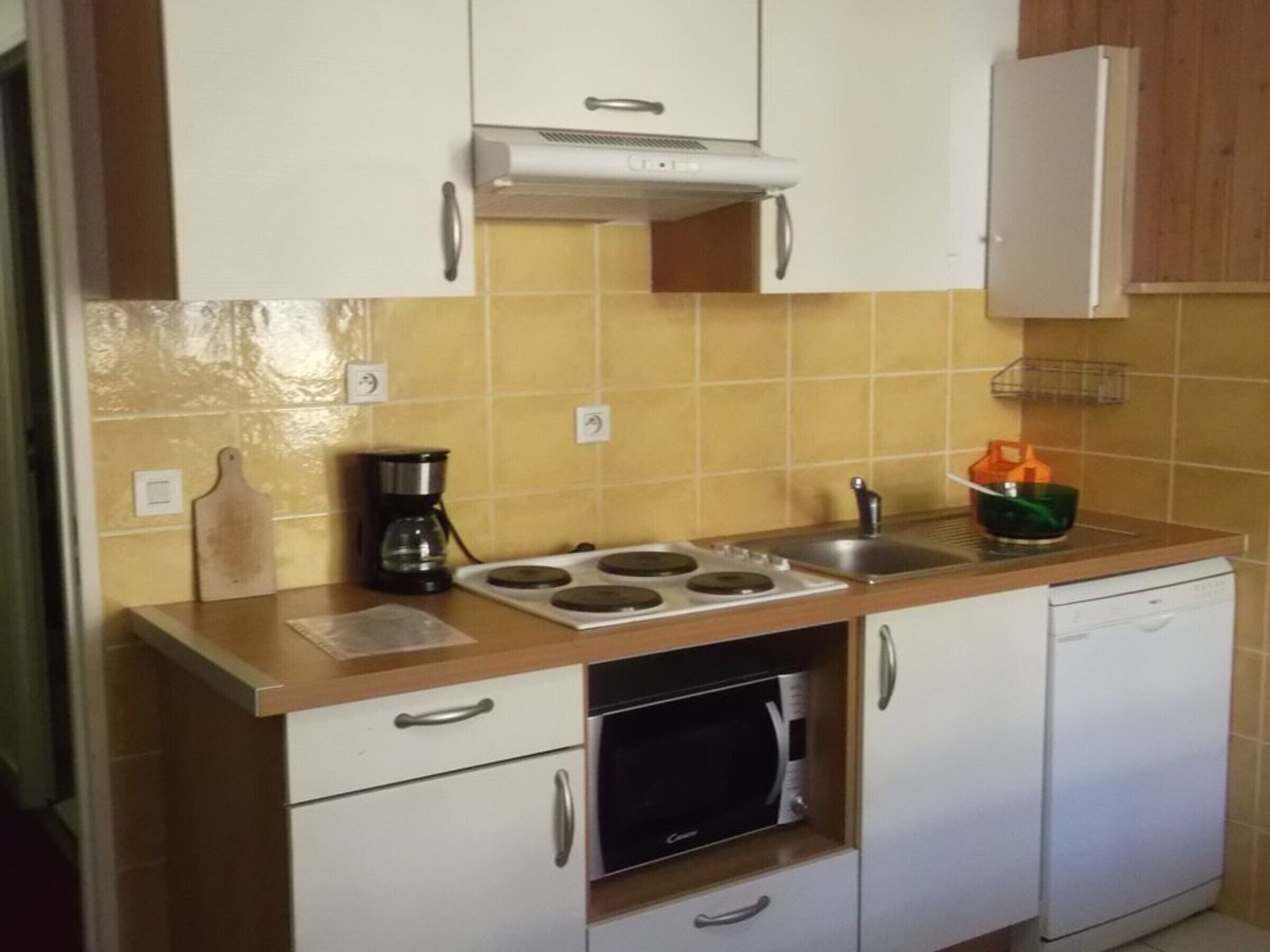 Mikrowelle, Ofen, Geschirrspüler