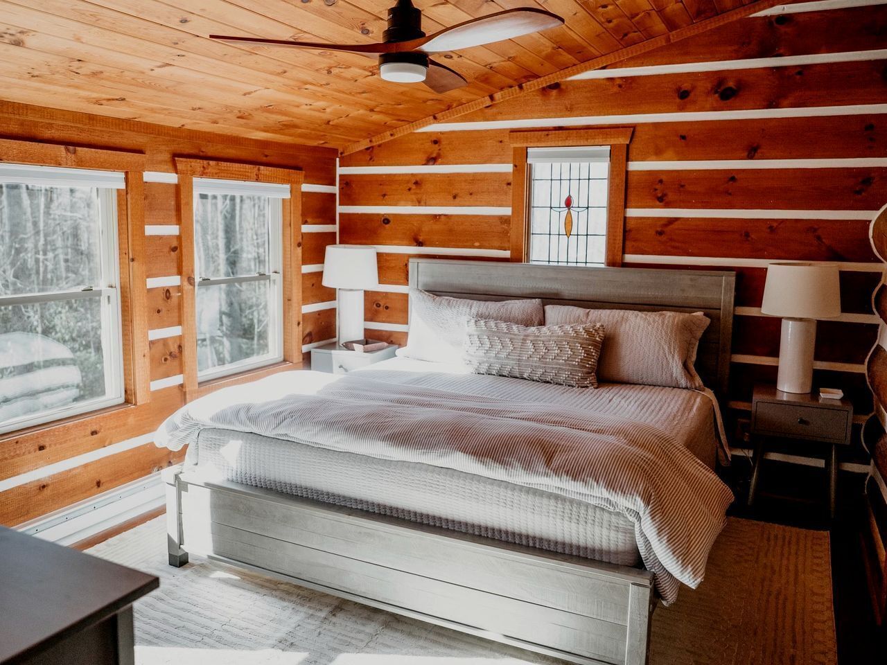 4 bedrooms, desk, iron/ironing board, WiFi