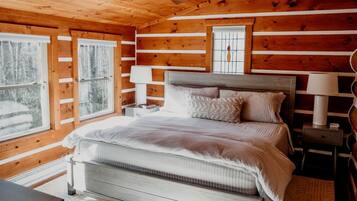 4 bedrooms, desk, iron/ironing board, WiFi