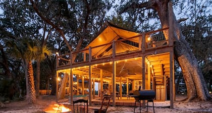 Unique Marshfront Treehouse Stay with Heated Soaking Tub & Adventure-Inspired Escape in Townsend, Georgia