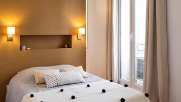Iron/ironing board, WiFi, bed sheets