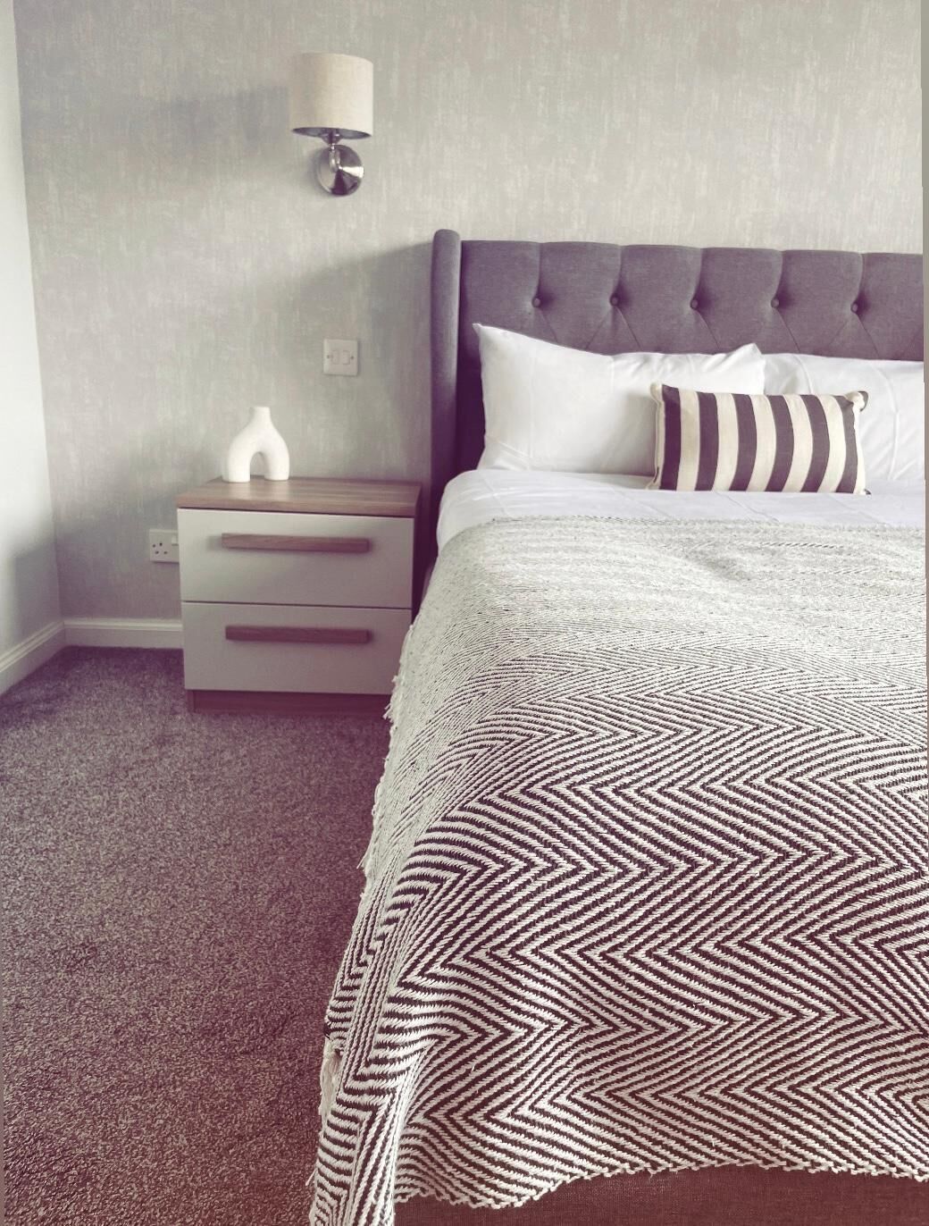2 bedrooms, iron/ironing board, Internet, bed sheets