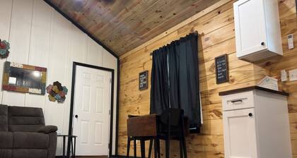 The Rooster’s Nest Cabin – Rustic Farmhouse Escape