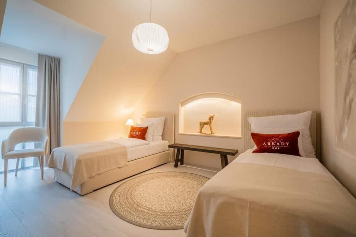 Standard-Zweibettzimmer | Verdunkelungsvorhänge, kostenloses WLAN, Rollstuhlgeeignet