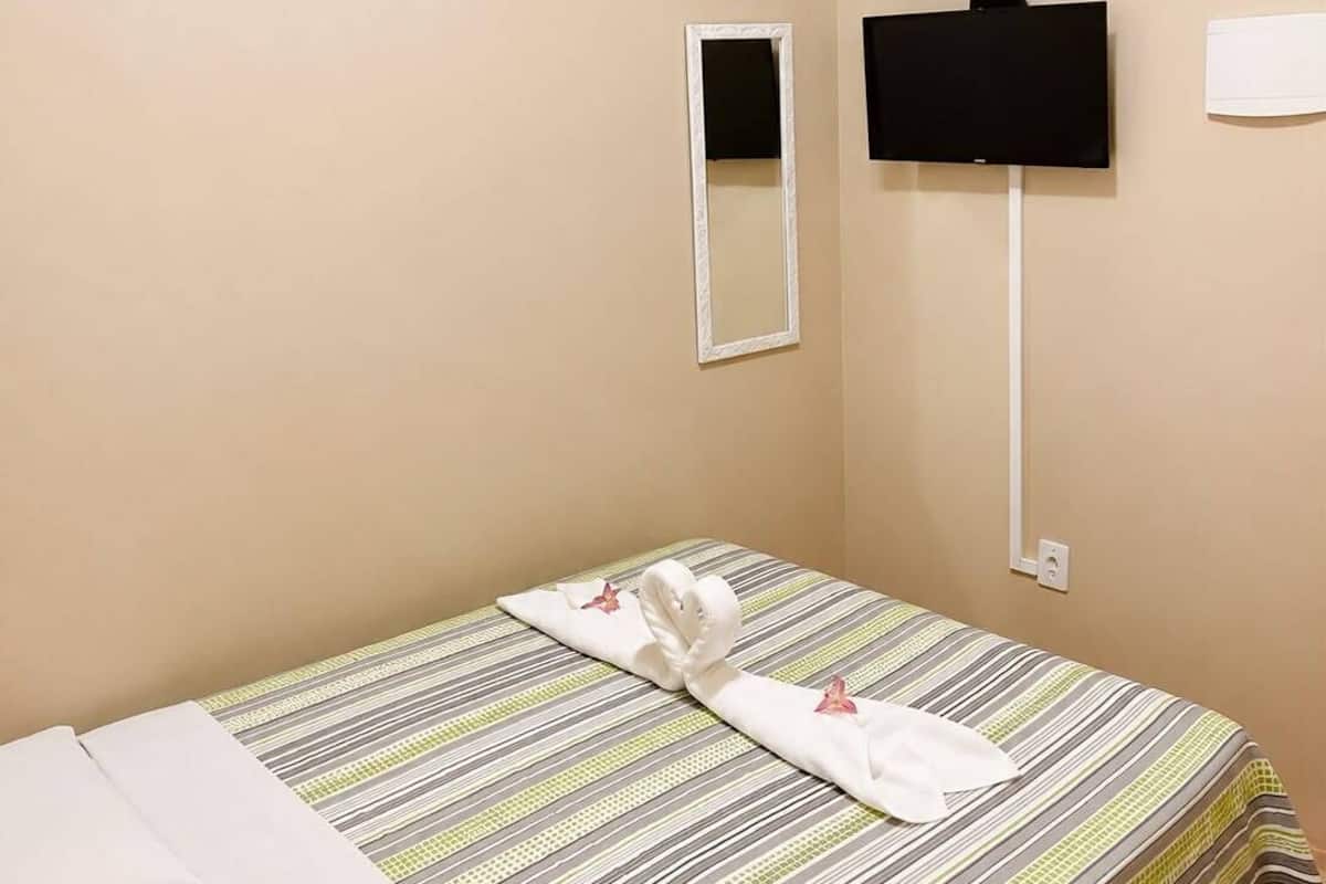 Economy Room | Laptop workspace, free WiFi