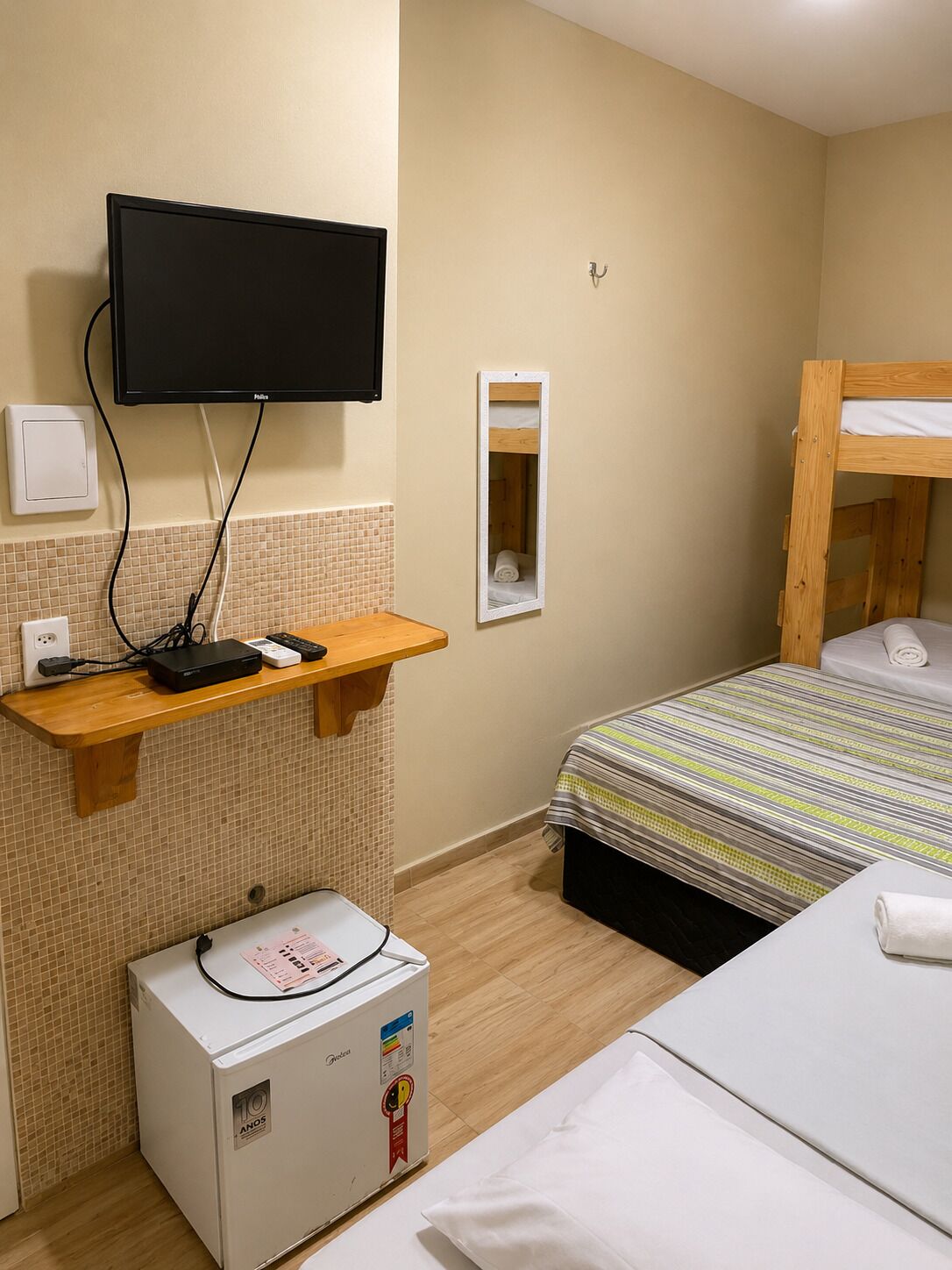Perhehuone | Kannettavalle tietokoneelle sopiva työtila, ilmainen Wi-Fi
