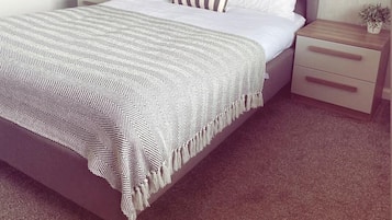 Iron/ironing board, WiFi, bed sheets