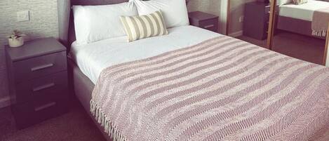 2 bedrooms, iron/ironing board, WiFi, bed sheets