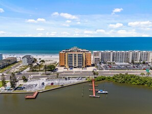 A coastal hotel with a central building, parking, and a marina. - 2-bedroom building in phenomenal Indian Shores with AC comfort (Indian Shores)