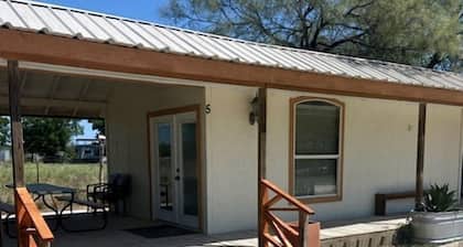 Cozy Cottage Close to River in Camp Wood, Texas