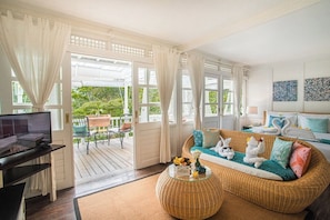 Villa (Lantana) | Bureau, accès au Wi-Fi (inclus), literie fournie