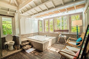 Baignoire et douche séparées, articles de toilette (gratuits)