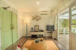 Villa (Lantana) | Vardagsrum | 32-tums smart-tv med kabelkanaler