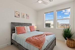 Room - Butter by the Beach: Desert Color Lagoon + Beaches (St. George)