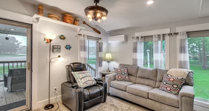Waterfront Couples Retreat w/ Views in Andalusia!