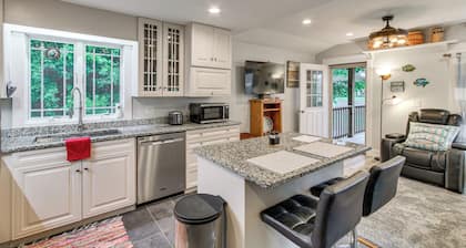 Waterfront Couples Retreat w/ Views in Andalusia!