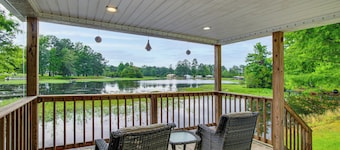 Waterfront Couples Retreat w/ Views in Andalusia!