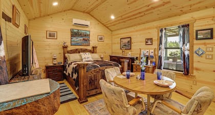 Romantic Wine Country Cabin Near Fredericksburg