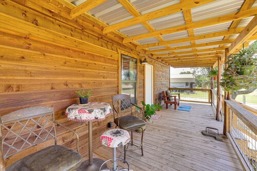 Romantic Wine Country Cabin Near Fredericksburg