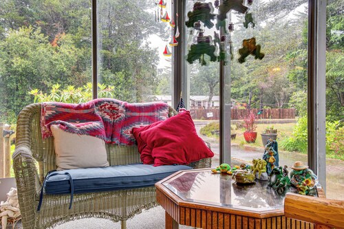 1 Mi to Beach! Lush Florence Retreat w/ Sunroom