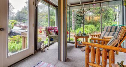 1 Mi to Beach! Lush Florence Retreat w/ Sunroom