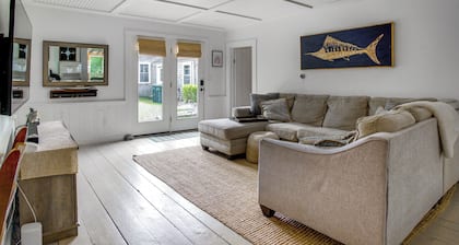 Access to Centerville's Resident Beaches! Cozy Gem