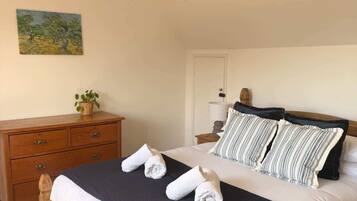 3 bedrooms, iron/ironing board, WiFi