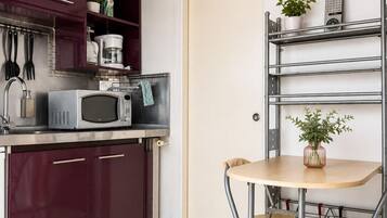 Coffee/tea maker, fridge, microwave, electric kettle