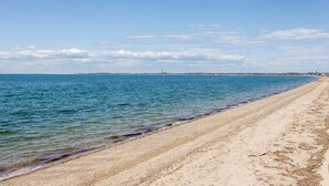 Beach nearby - Cozy Coastal Cottage Right on the Water’s Edge in North Truro, Massachusetts (North Truro)