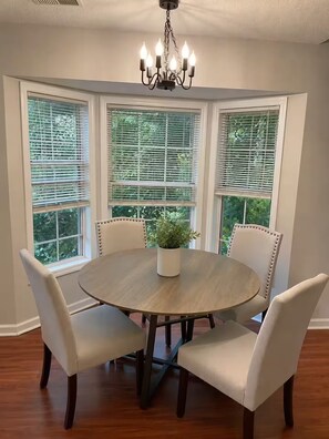 Dining - Quiet peaceful calm Smyrna room (Smyrna)