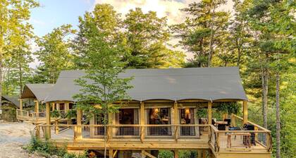 Luxury Family Tree Tent with Private Deck, Soaking Tub & Pizza Oven Near Waterfalls, Zirconia, North Carolina