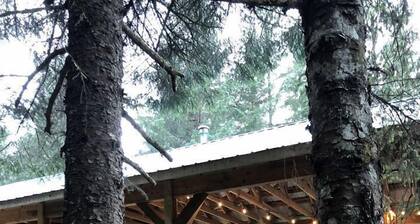 Alaskan Yurt Glamping, Perfect for a Couples Getaway