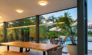 House, 5 Bedrooms, Pool Access, Pool View | Pemandangan taman