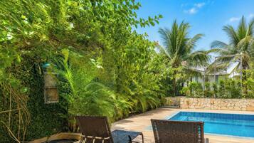 Casa, 5 quartos, acesso à piscina, vista para a piscina | Piscina | Piscina externa