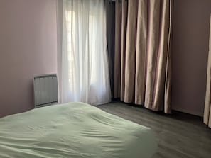 Room - Vrbo Property (Fontenay-aux-Roses)