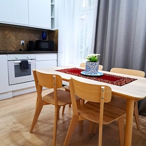 Comfort-Apartment, Terrasse | Speisen